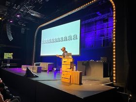 Tobias Kunisch talking about variable weight fonts, and the slides just say 'aaaaaaaaaa'